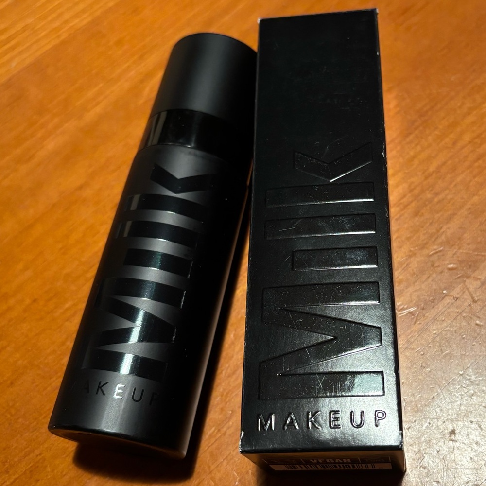 MILK Makeup Pore Eclipse Matte Setting Spray